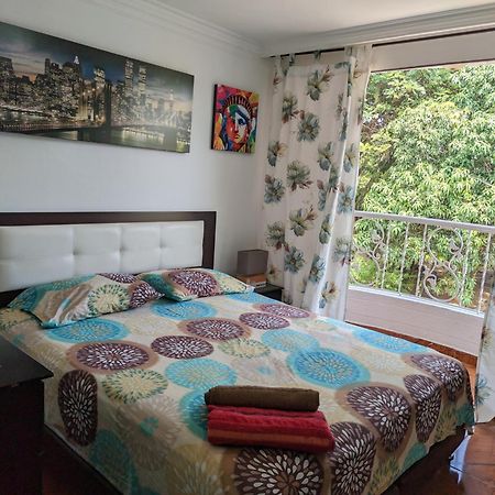Hospedaje Casa Aurora Cali Bagian luar foto